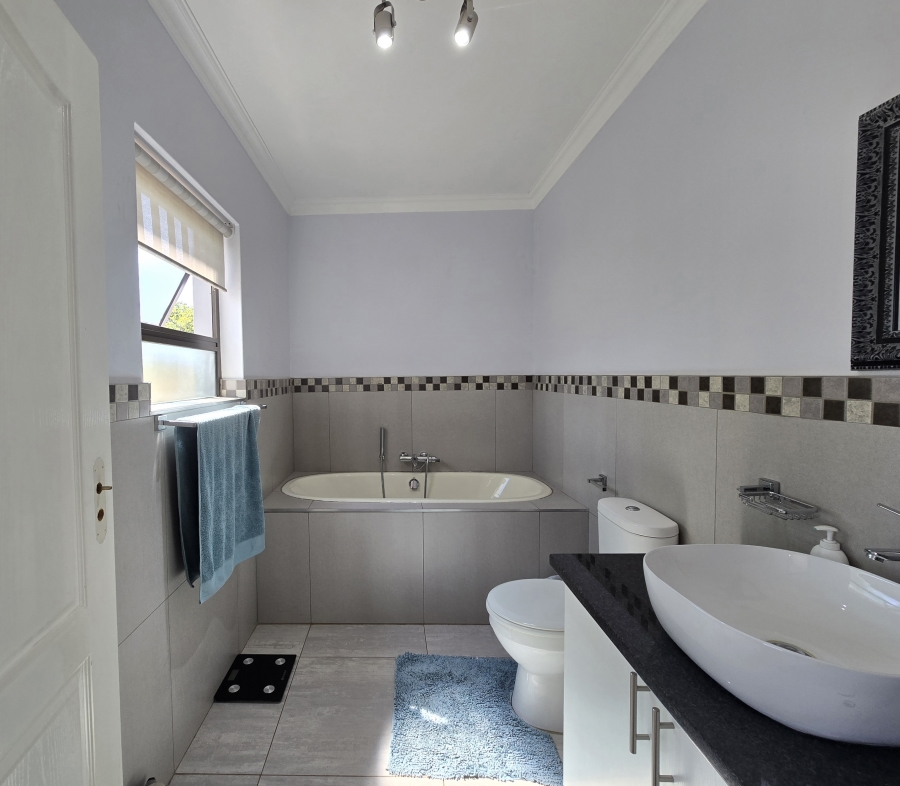 3 Bedroom Property for Sale in Gateway Manor North West